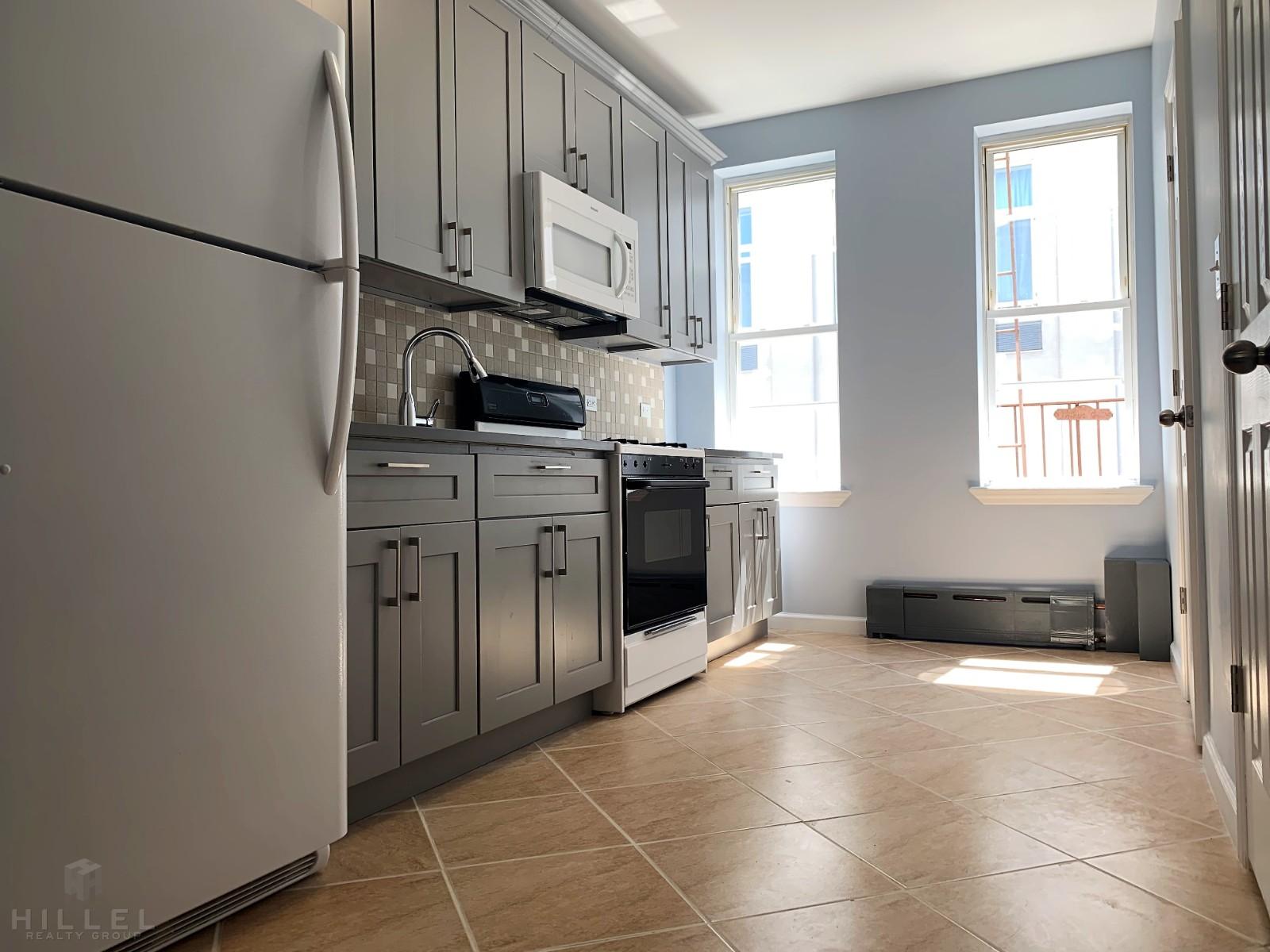 60 68 71st Avenue 3 Flushing Ny 11385 Flushing Apartments