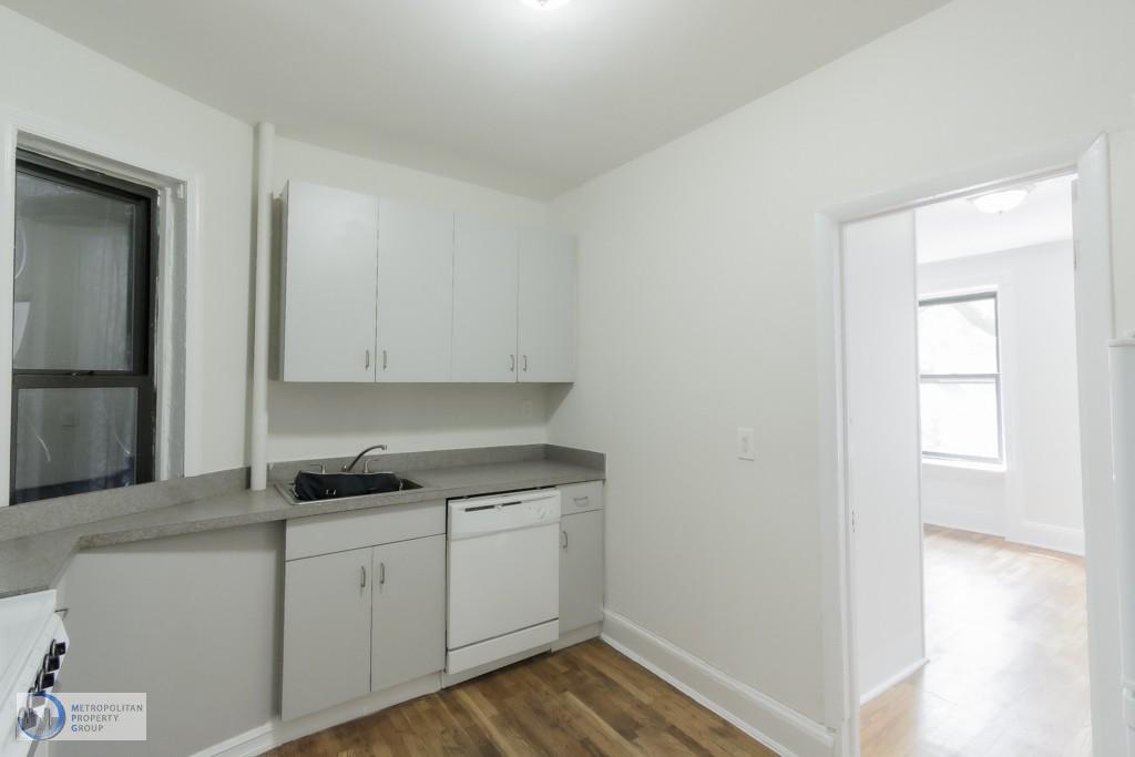 407 West 49th Street, New York, NY - 4,500 USD/ month