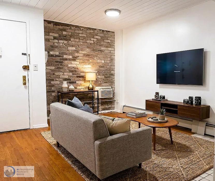 1 Apartment in Upper East Side