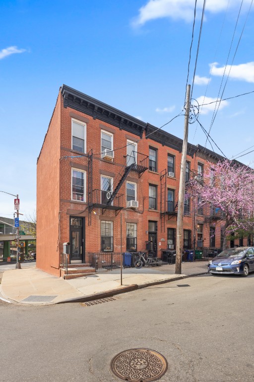 664 Henry Street Carroll Gardens Brooklyn NY 11231