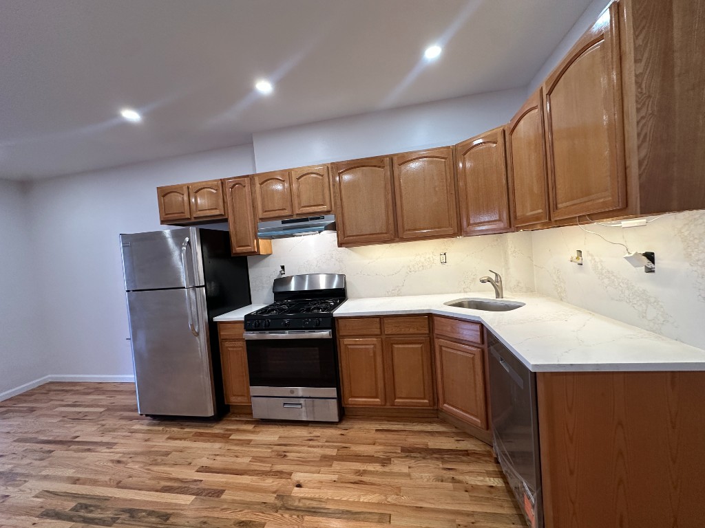 224 Sackett Street 3L Carroll Gardens Brooklyn NY 11231