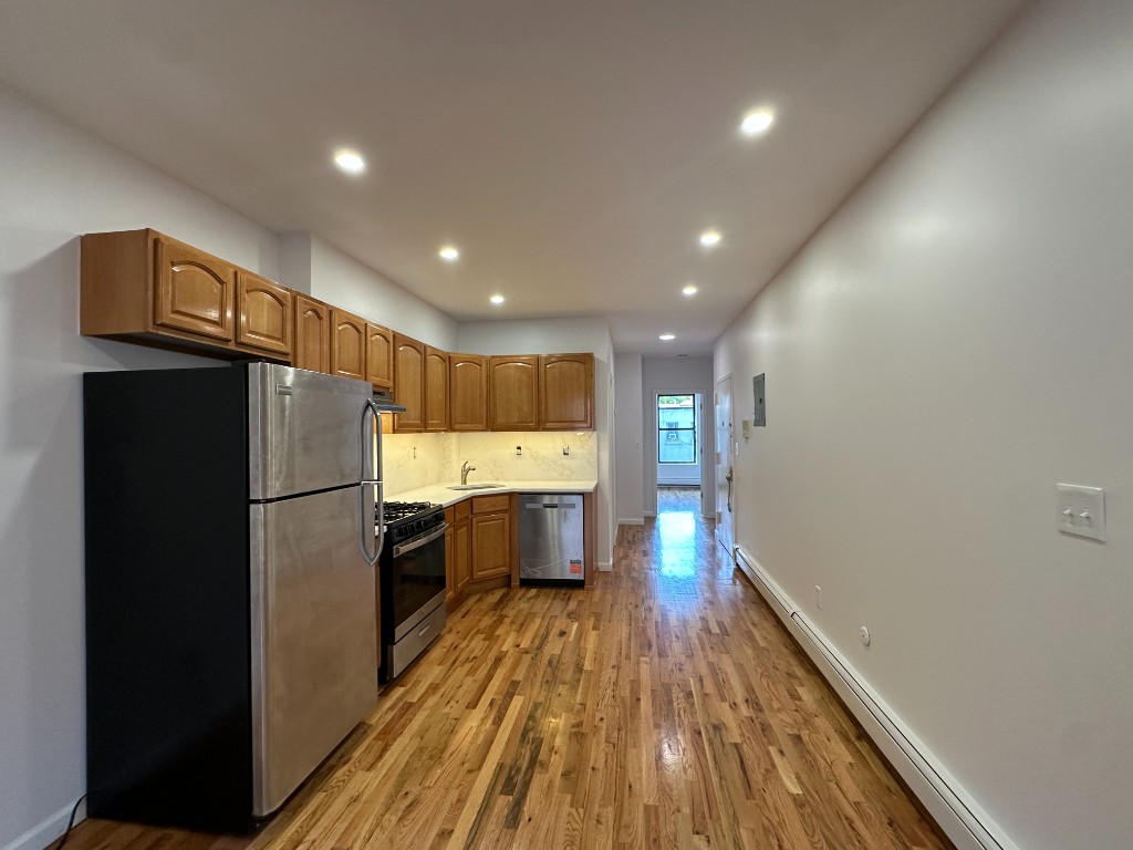 224 Sackett Street 3L Carroll Gardens Brooklyn NY 11231