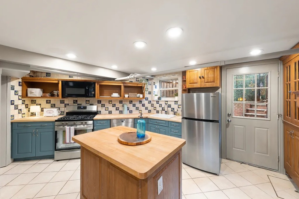664 Henry Street Carroll Gardens Brooklyn NY 11231