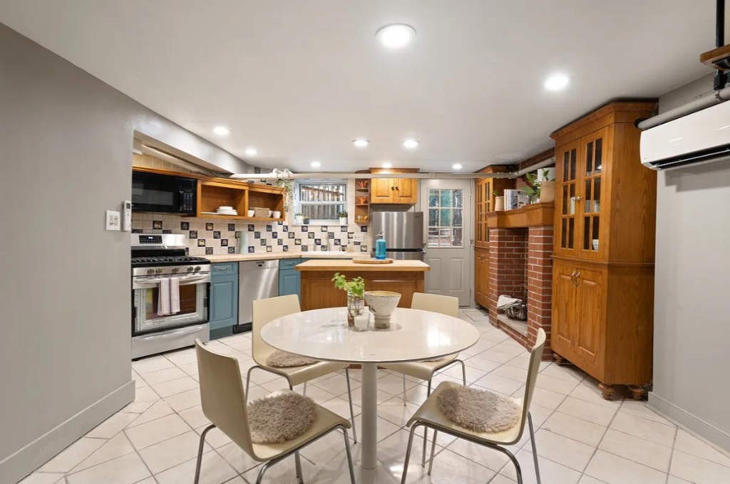 664 Henry Street Carroll Gardens Brooklyn NY 11231