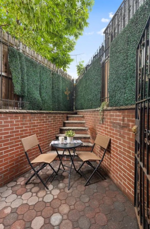 664 Henry Street Carroll Gardens Brooklyn NY 11231