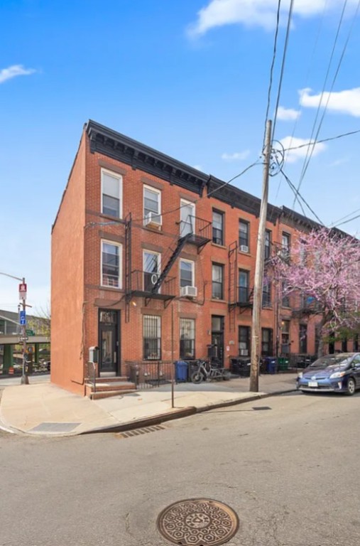 664 Henry Street Carroll Gardens Brooklyn NY 11231