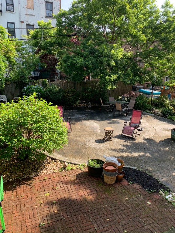 29 1st Place PARLOR Carroll Gardens Brooklyn NY 11231