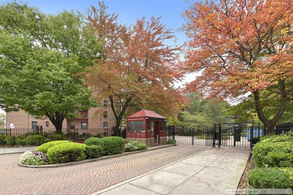 150-25 72nd Road 6B Kew Gardens Hills Queens NY 11367
