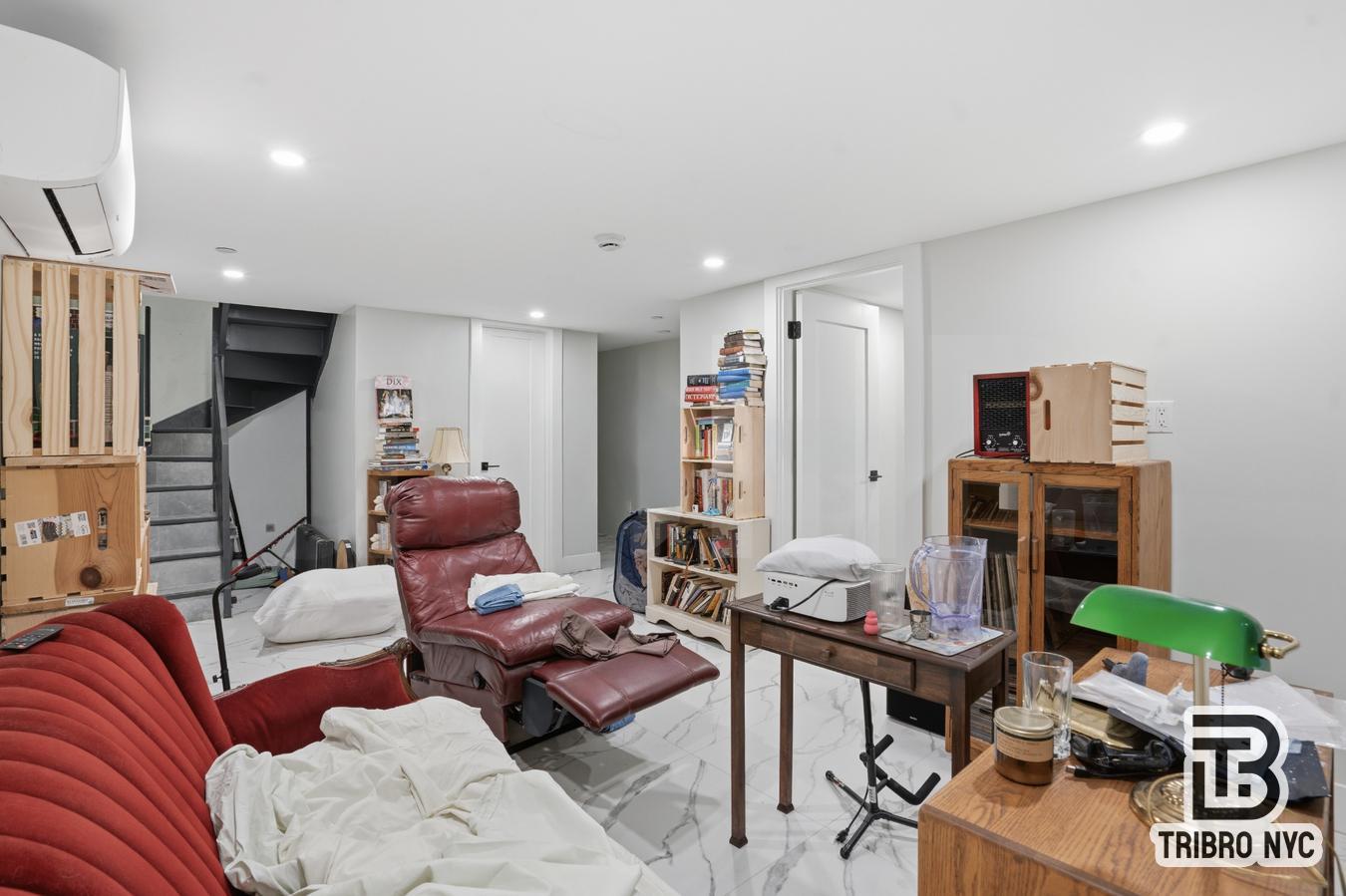 92 Manhattan Avenue 1D East Williamsburg Brooklyn NY 11206