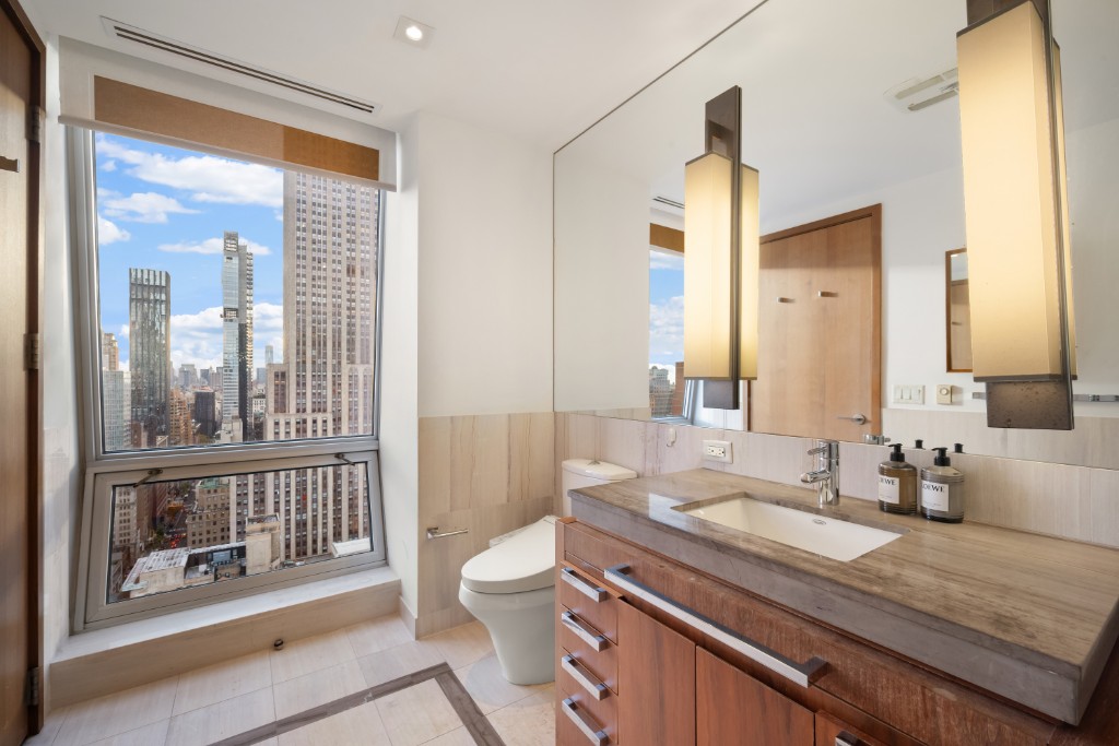 400 Fifth Avenue Midtown West New York NY 10018
