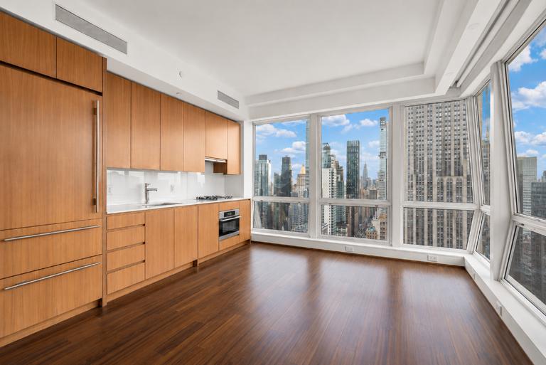 400 Fifth Avenue Midtown West New York NY 10018