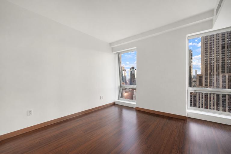 400 Fifth Avenue Midtown West New York NY 10018