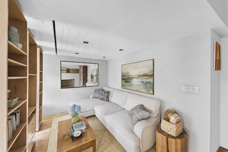 305 West 52nd Street 6A Clinton New York NY 10019