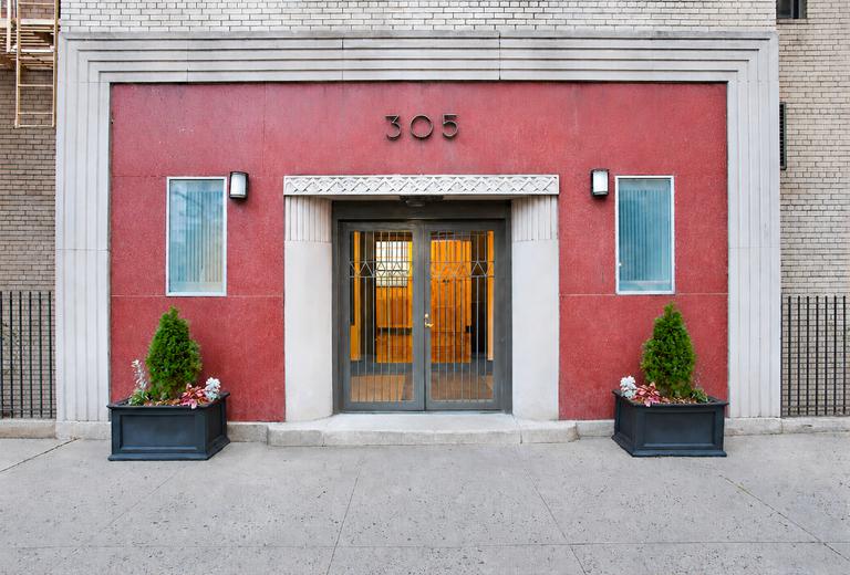 305 West 52nd Street 6A Clinton New York NY 10019