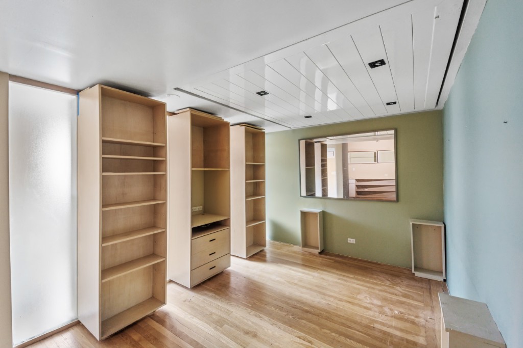 305 West 52nd Street 6A Clinton New York NY 10019