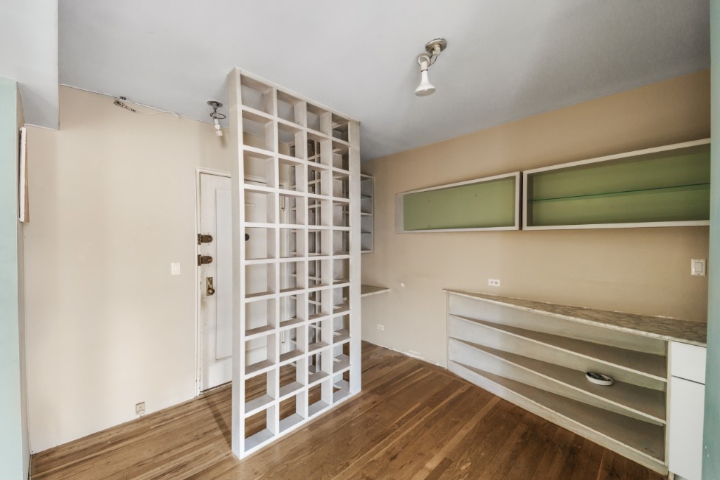 305 West 52nd Street 6A Clinton New York NY 10019