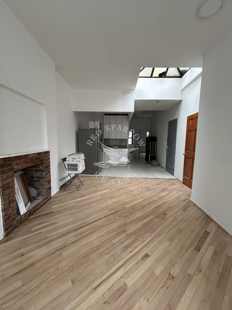 572 Ninth Avenue 3 Clinton New York NY 10036