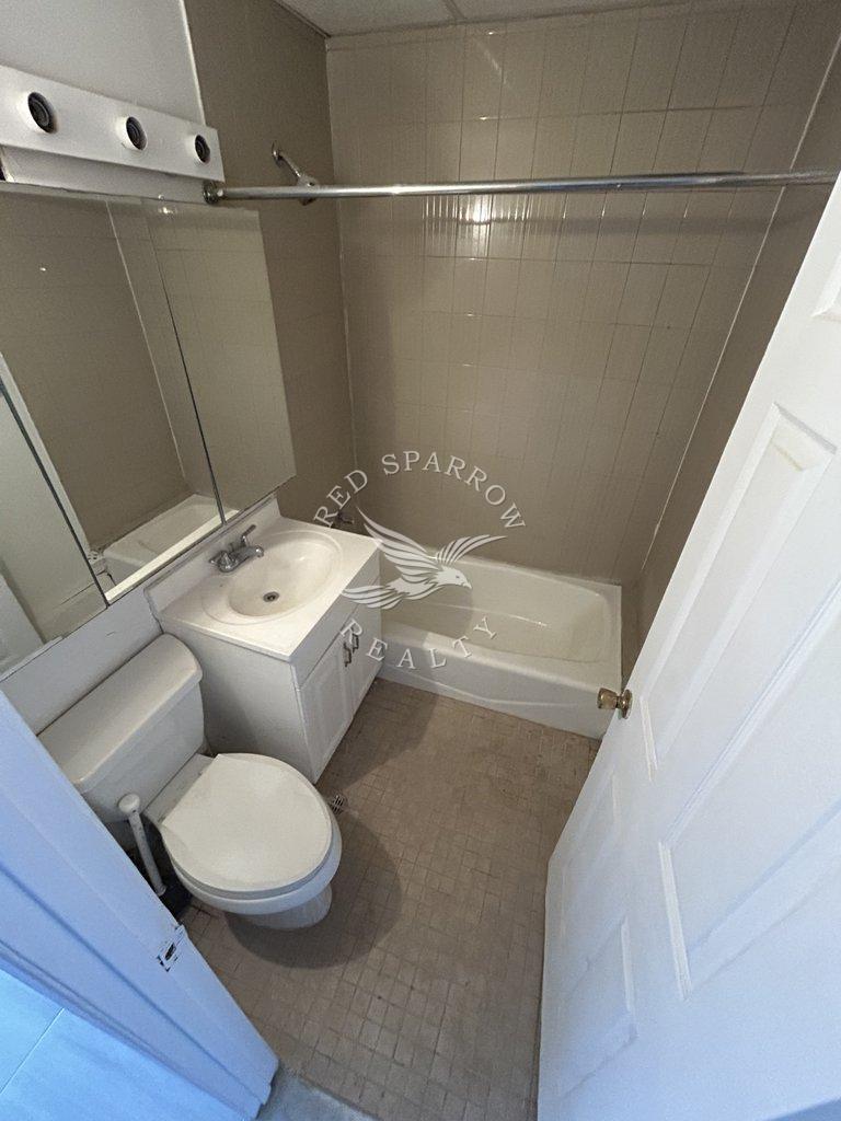 572 Ninth Avenue 3 Clinton New York NY 10036