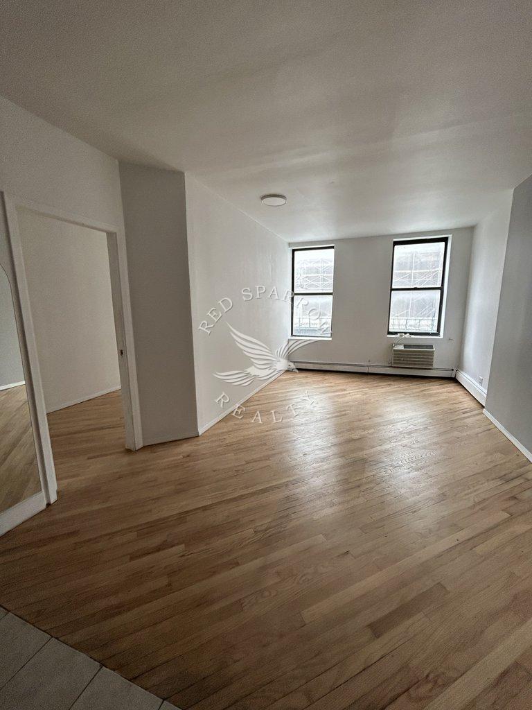 572 Ninth Avenue 2 Clinton New York NY 10036