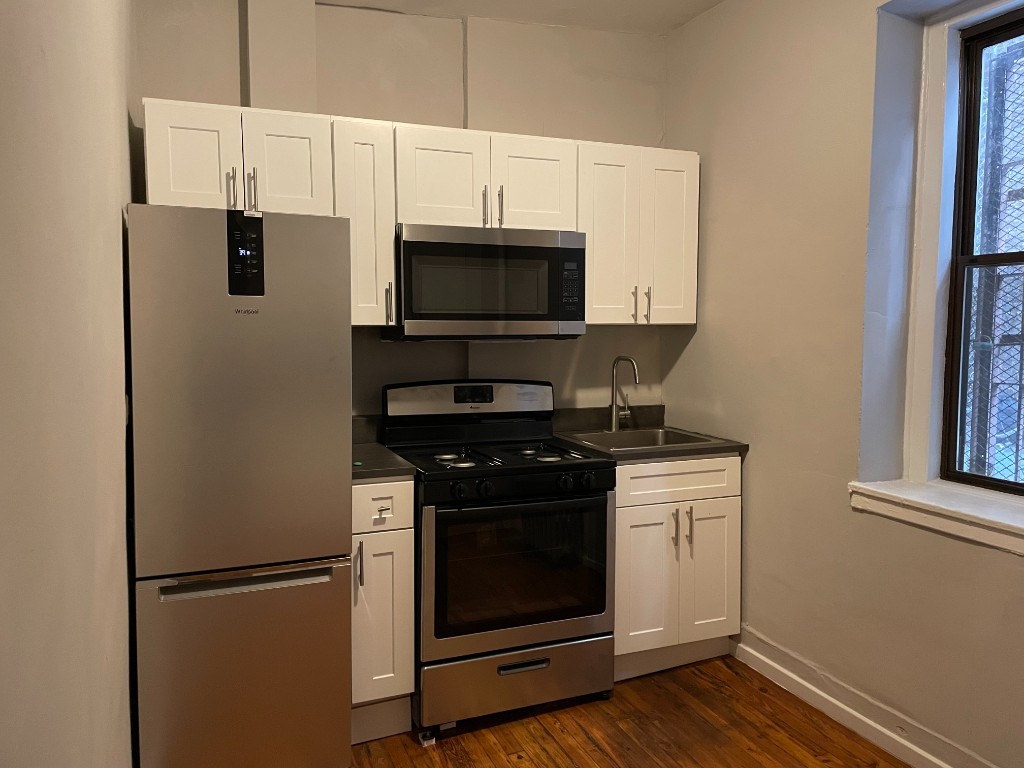 233 East 4th St #3D, NEW YORK, NY 10009 | 8000