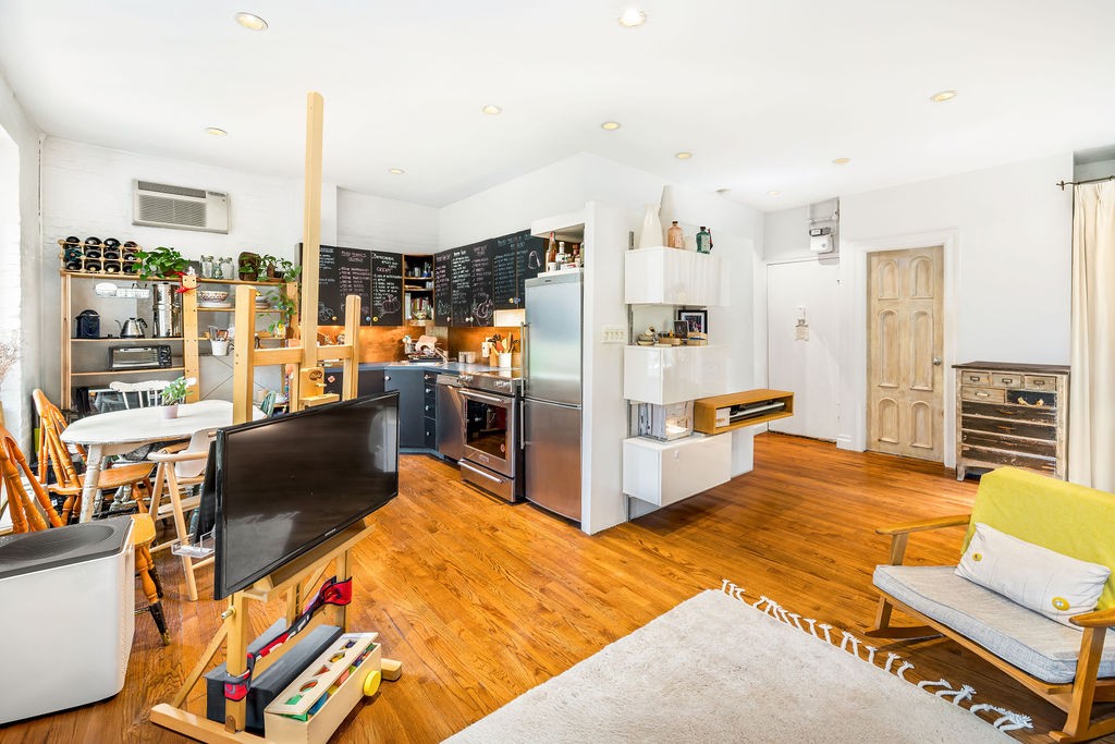 81 Perry Street W. Greenwich Village New York NY 10014