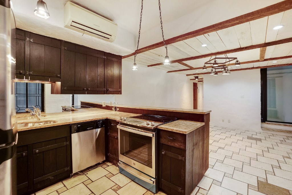 81 Perry Street GE W. Greenwich Village New York NY 10014