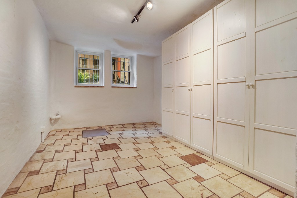 81 Perry Street GE W. Greenwich Village New York NY 10014