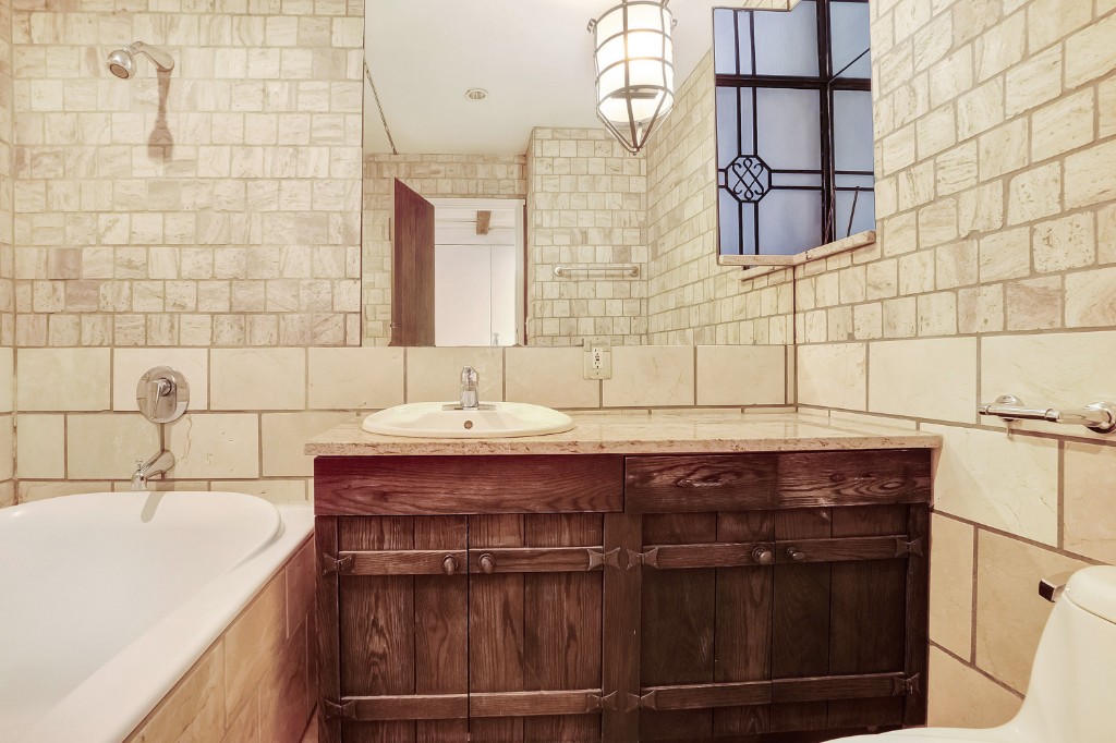 81 Perry Street GE W. Greenwich Village New York NY 10014