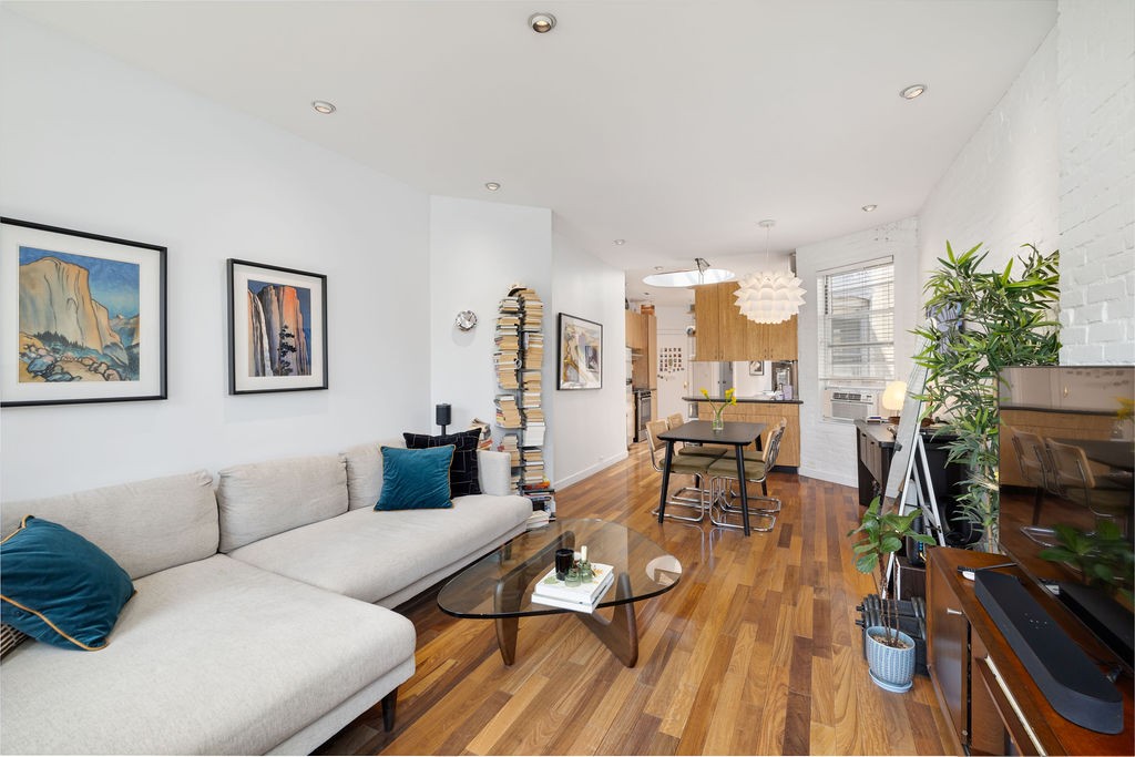 81 Perry Street W. Greenwich Village New York NY 10014