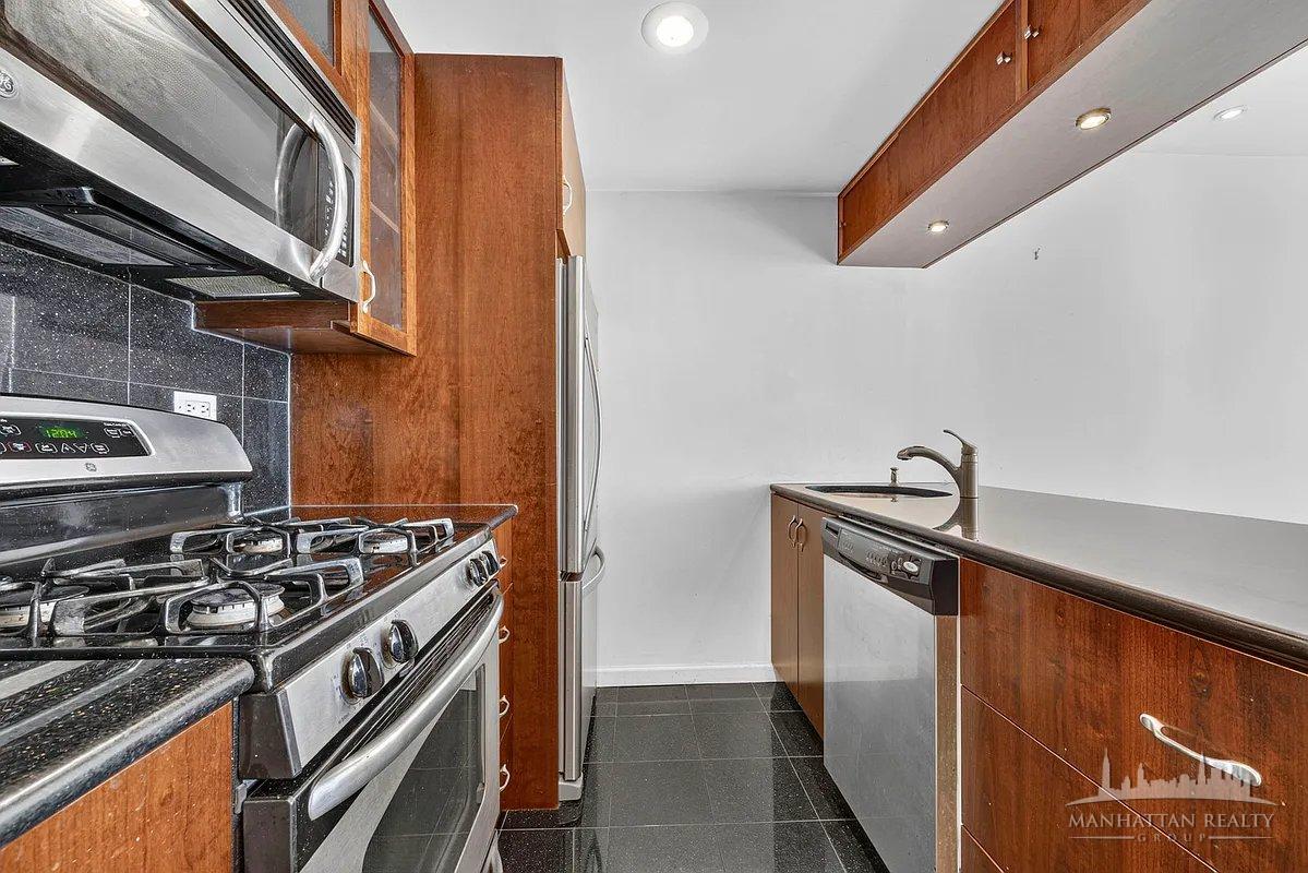 380 Rector Place 8J Battery Park City New York NY 10280