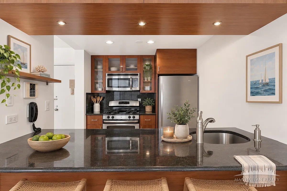 380 Rector Place 8J Battery Park City New York NY 10280