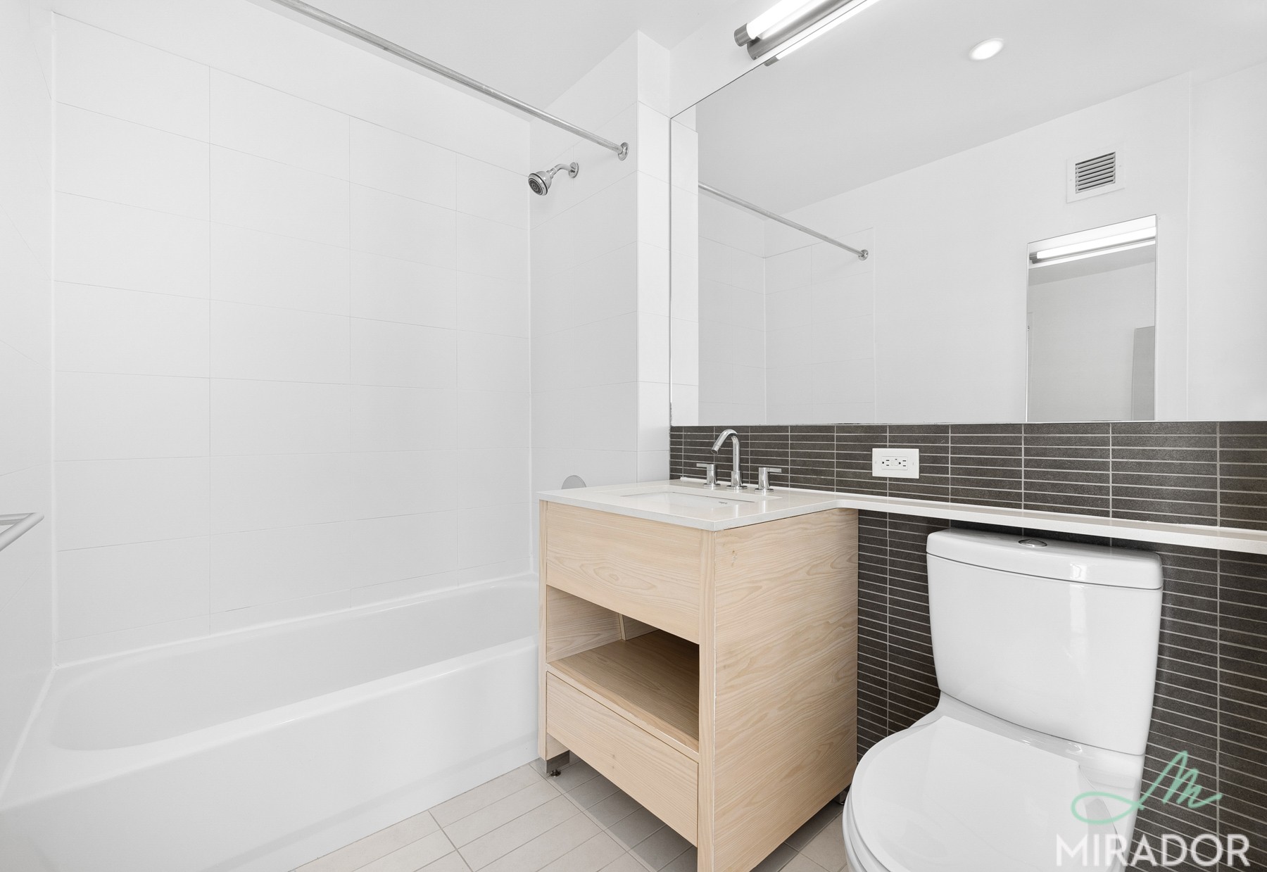 80 De Kalb Avenue 24N Fort Greene Brooklyn NY 11201