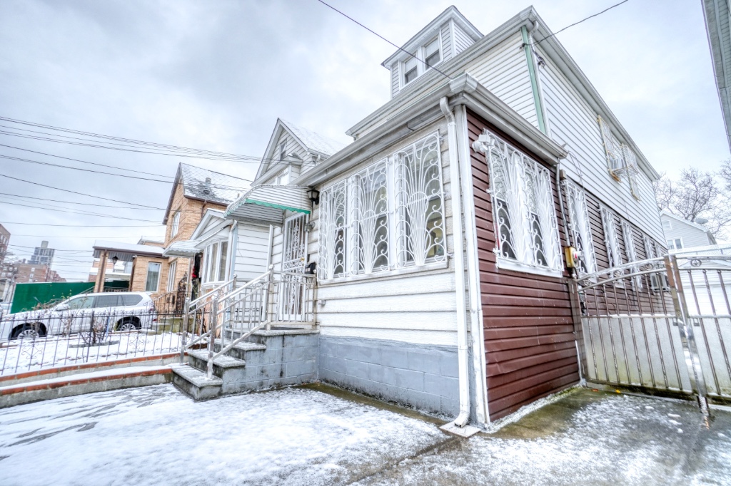 63-10 Saunders Street Rego Park Queens NY 11374