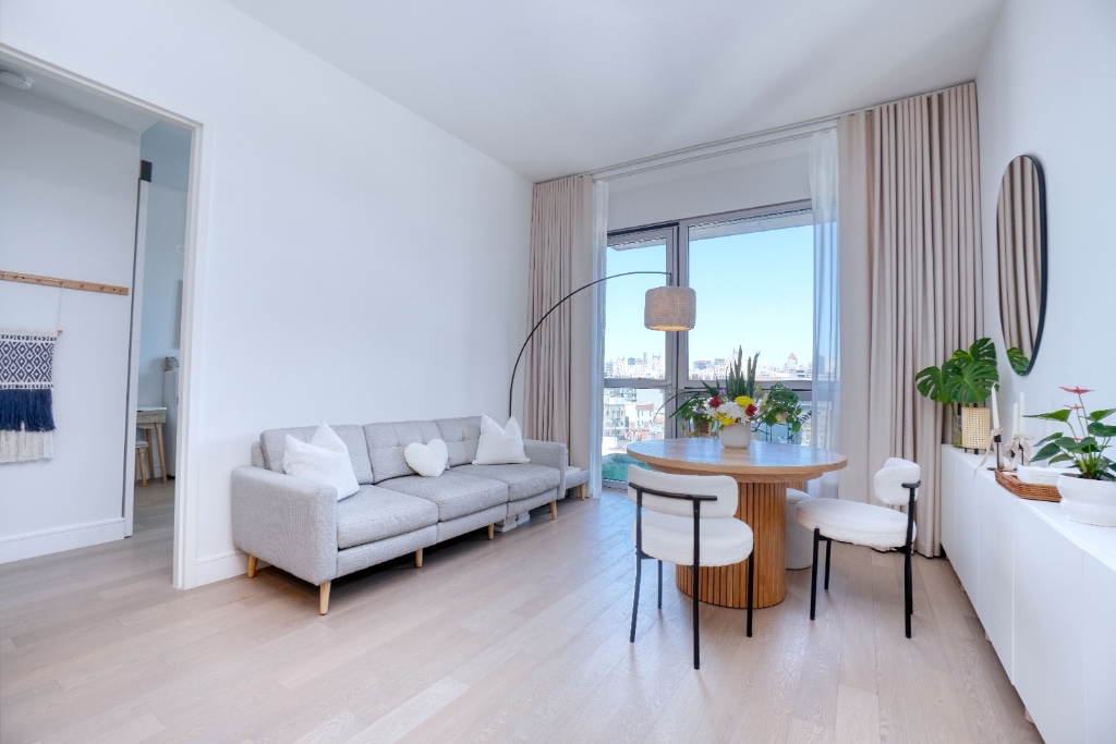 22-43 Jackson Avenue 8C Court Square Queens NY 11101