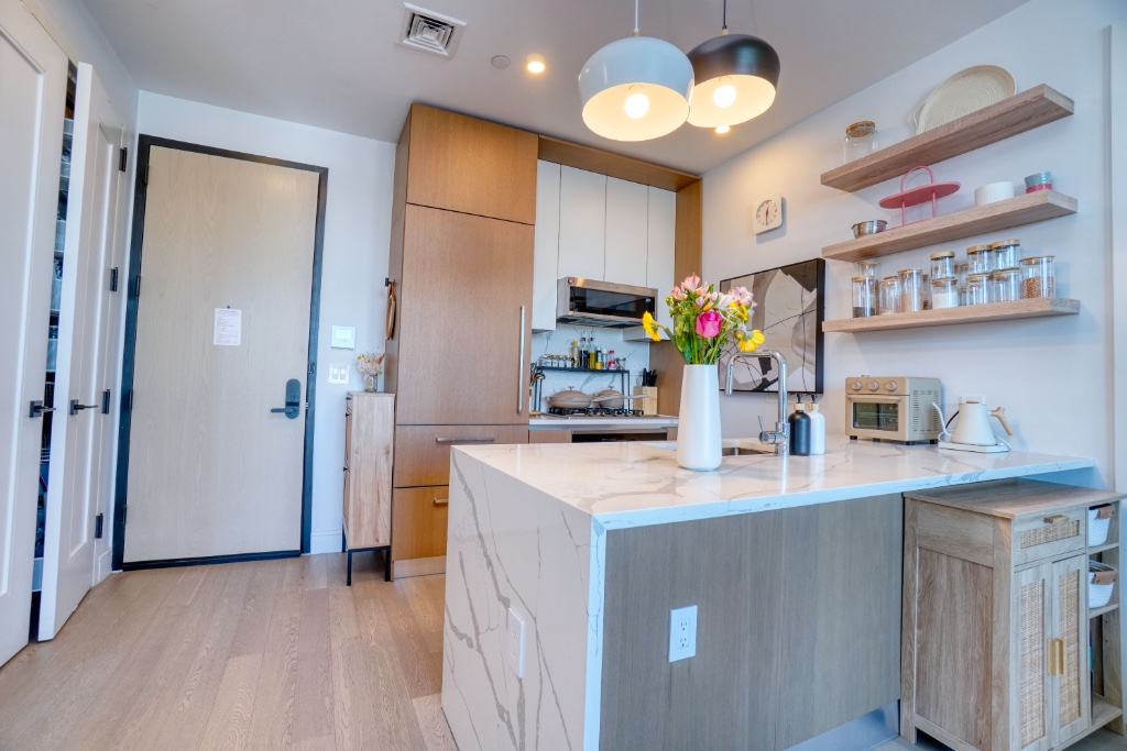 22-43 Jackson Avenue 8C Court Square Queens NY 11101