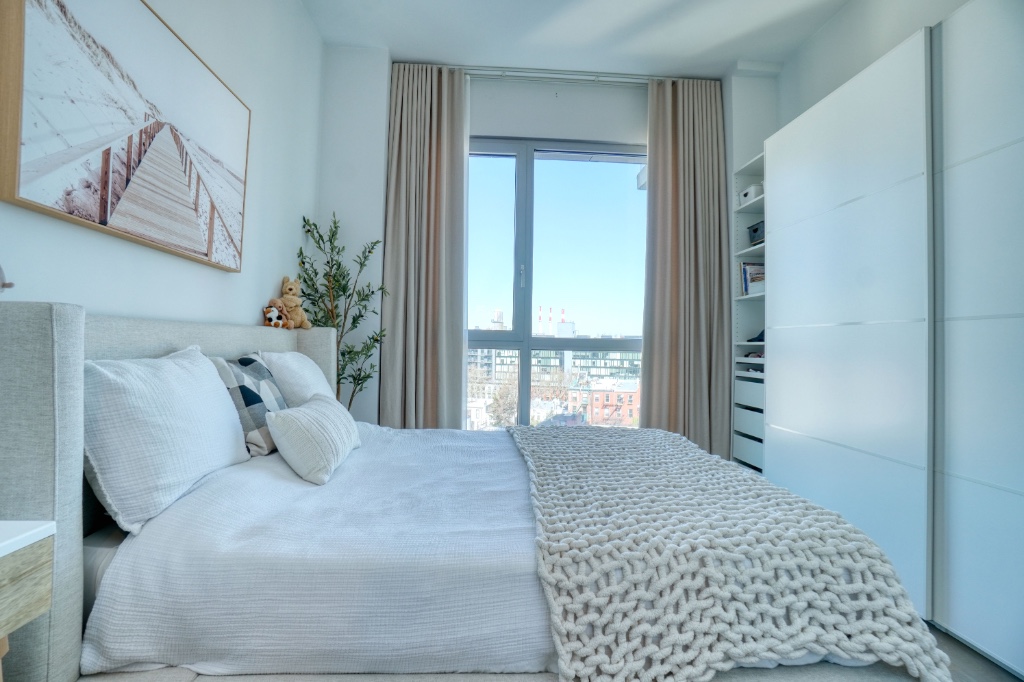 22-43 Jackson Avenue 8C Court Square Queens NY 11101