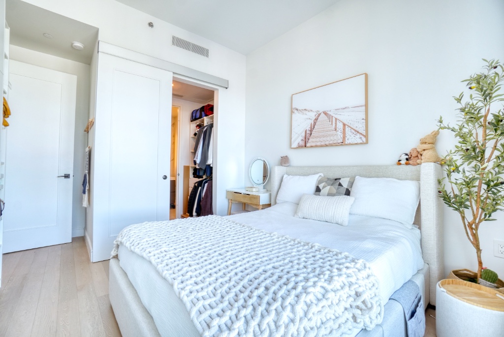 22-43 Jackson Avenue 8C Court Square Queens NY 11101