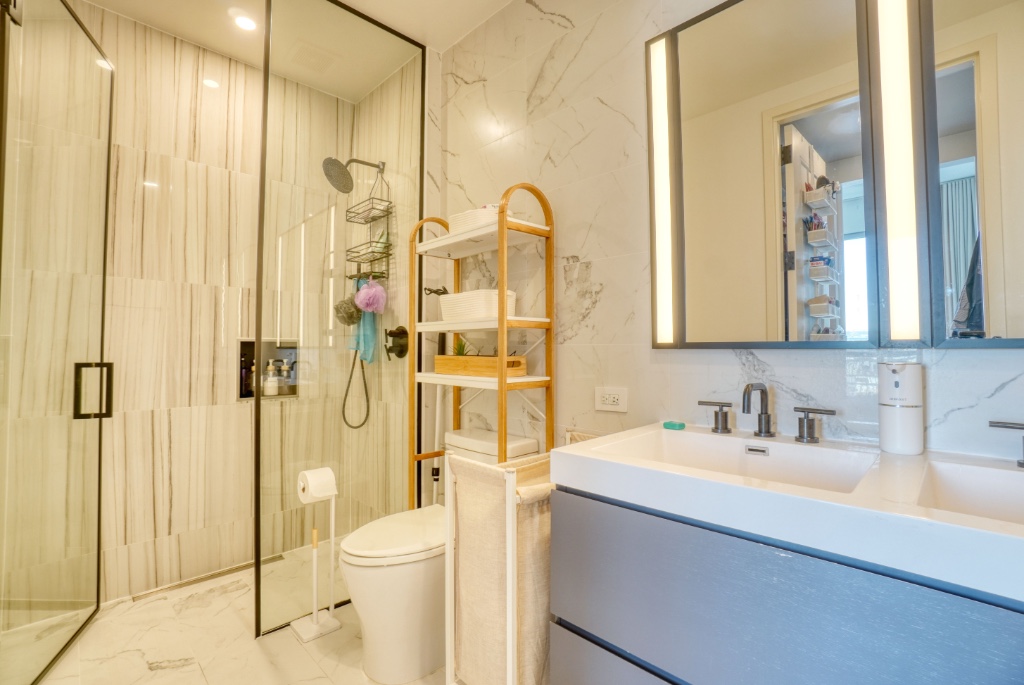 22-43 Jackson Avenue 8C Court Square Queens NY 11101