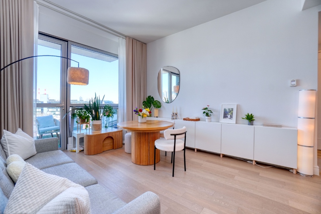 22-43 Jackson Avenue 8C Court Square Queens NY 11101