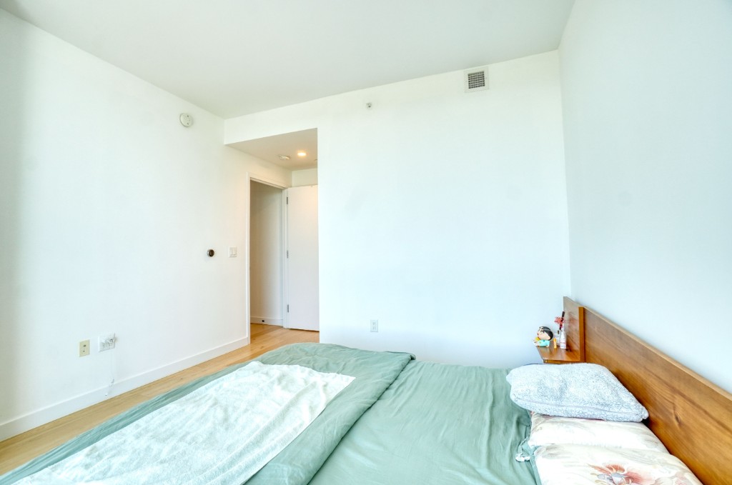 131-01 40th Road 10W Flushing Queens NY 11354