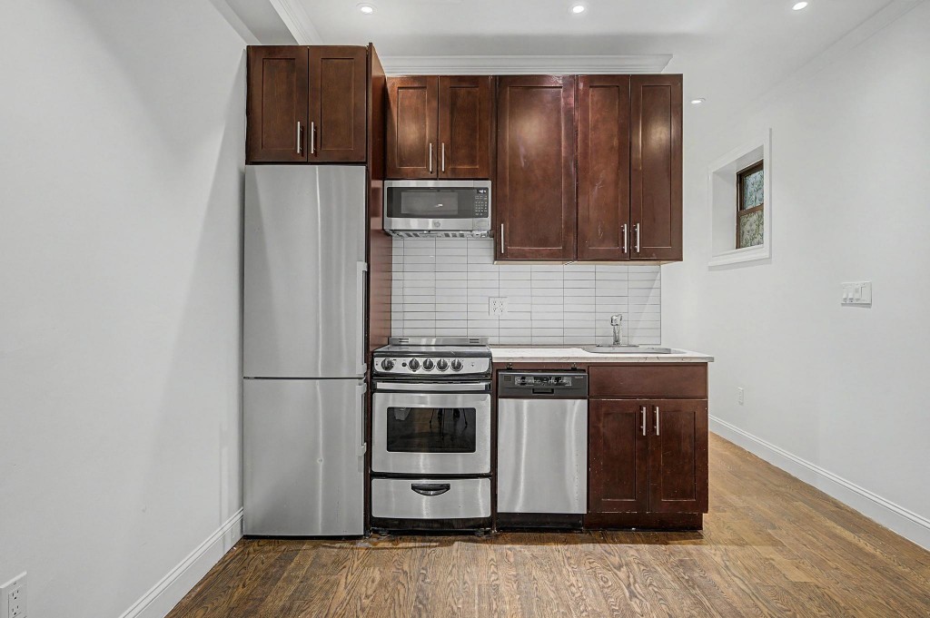 2.0 bed apartment at 362 11th Street, Park Slope