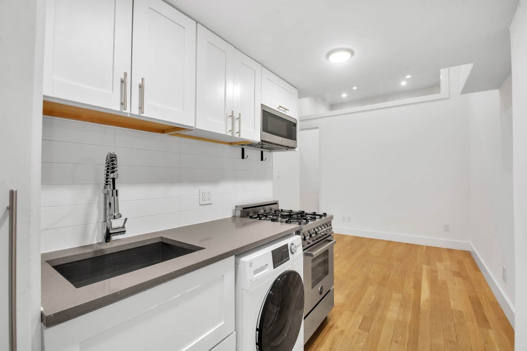 1.0 bed apartment at 220 East 22nd Street, Gramercy Park