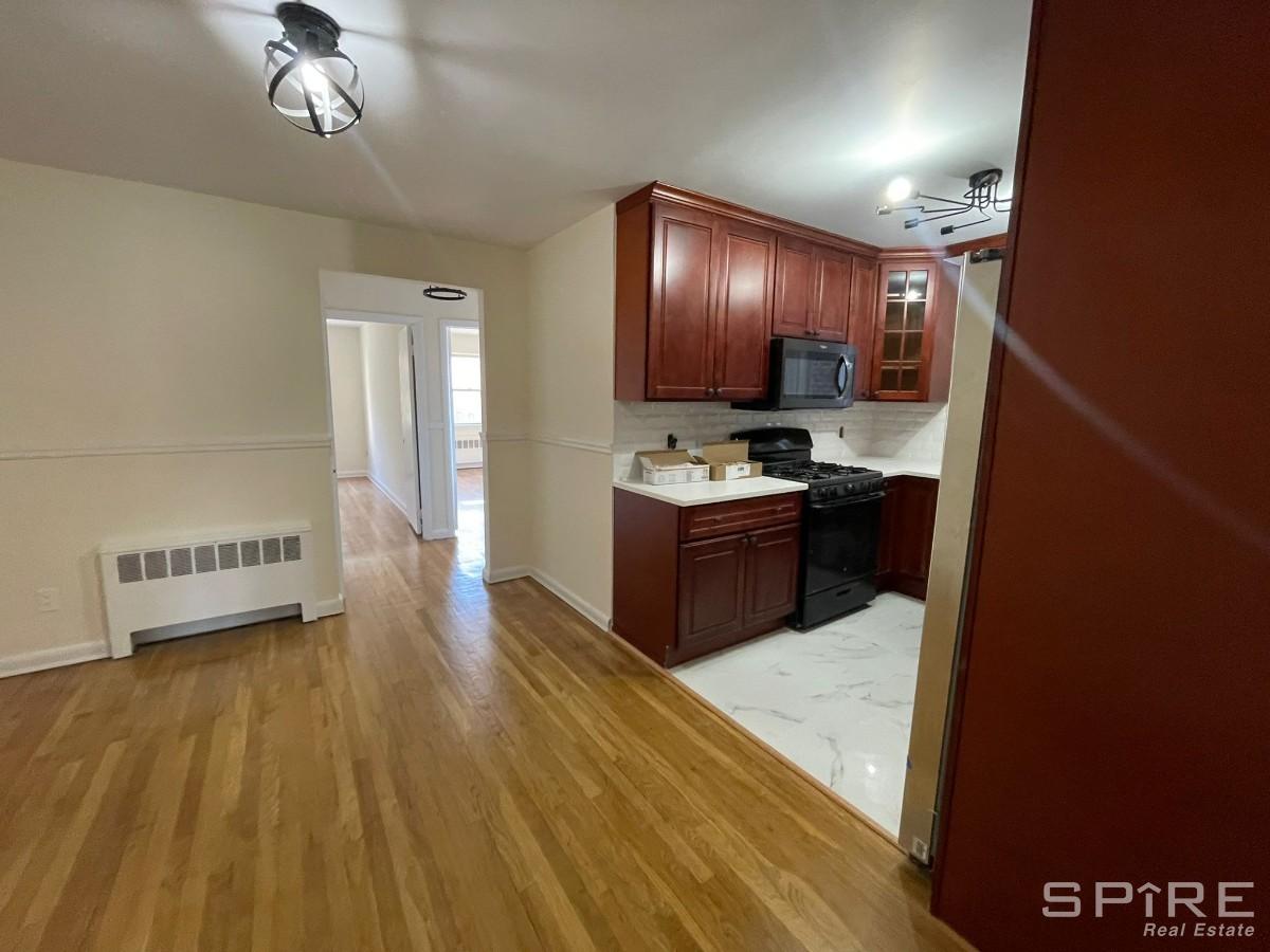 2 Apartment in Riverdale