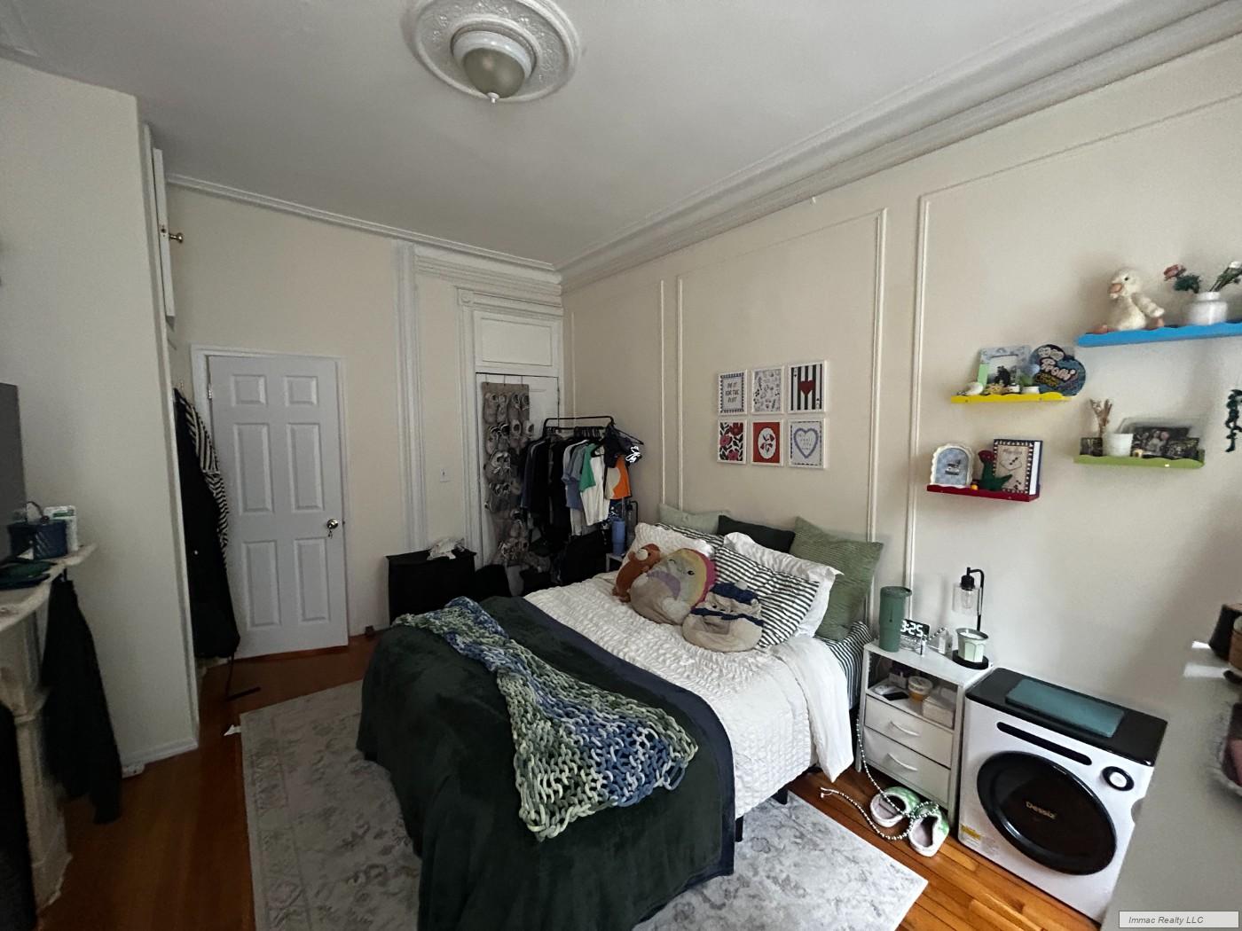 419 West 44th Street 2W Clinton New York NY 10036