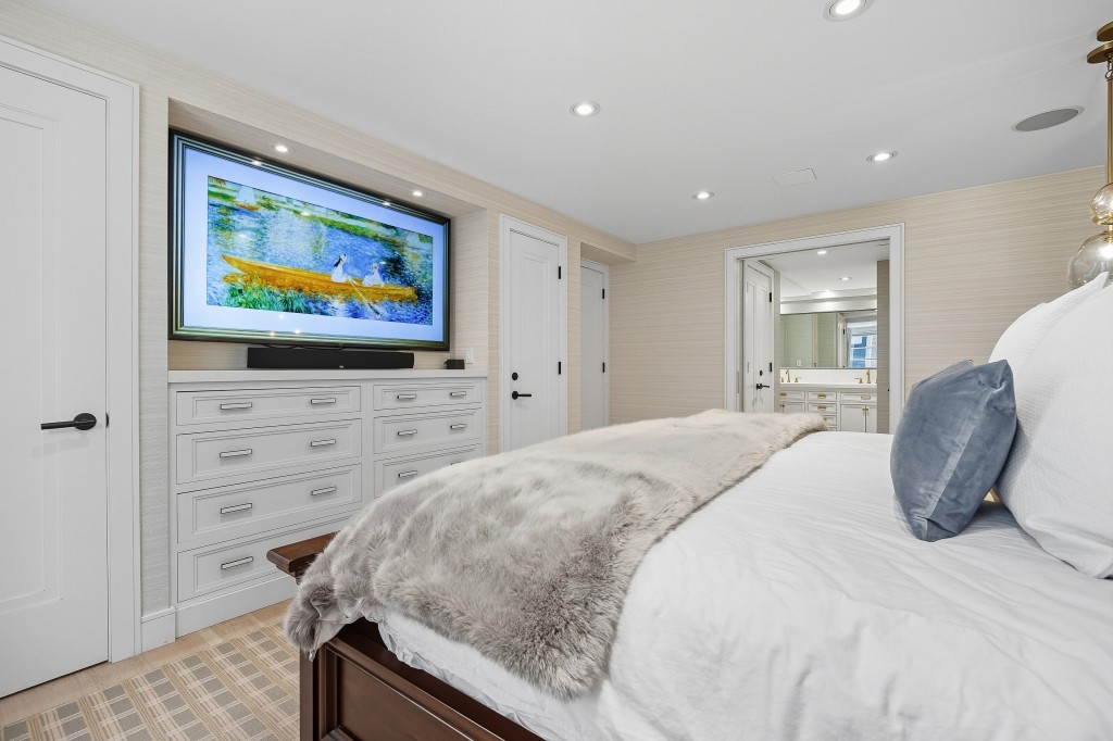433 West 34th Street Clinton New York NY 10001