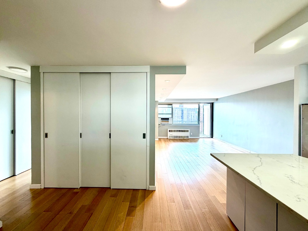 215 Park Row 12C Lower East Side New York NY 10038