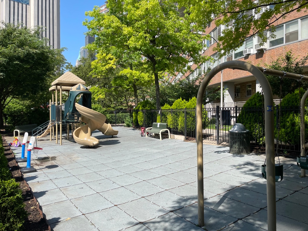 215 Park Row 12C Lower East Side New York NY 10038