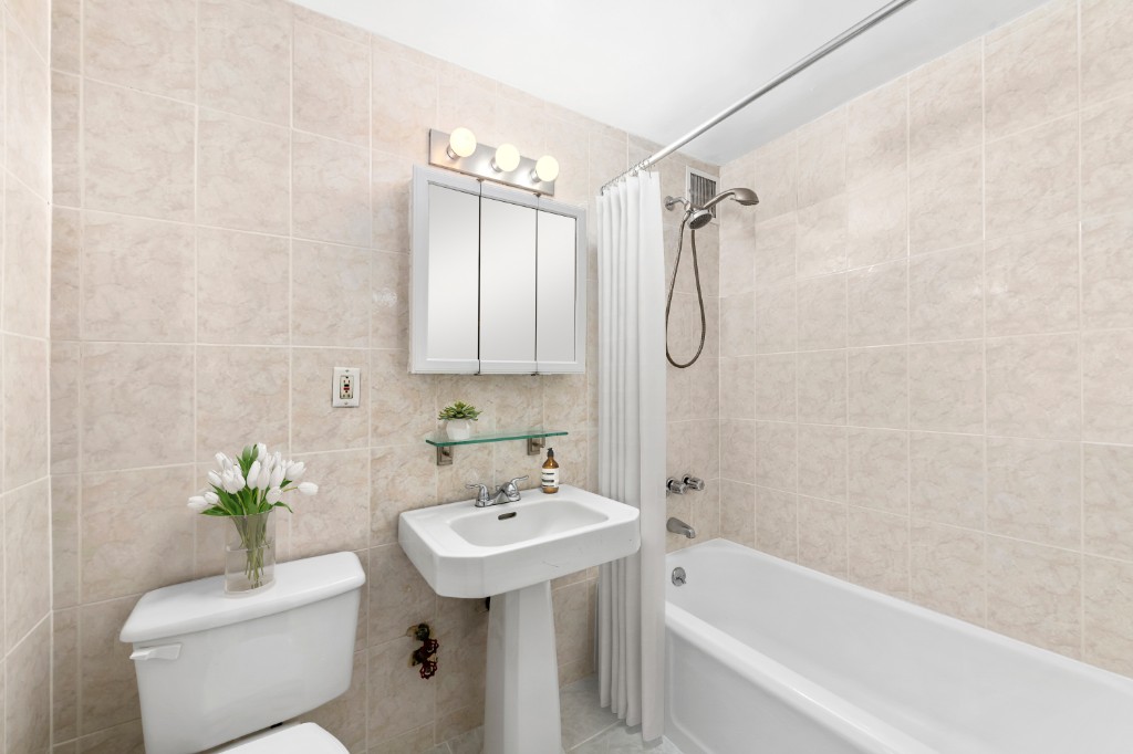 201 Clinton Avenue 7h Clinton Hill Brooklyn NY 11205