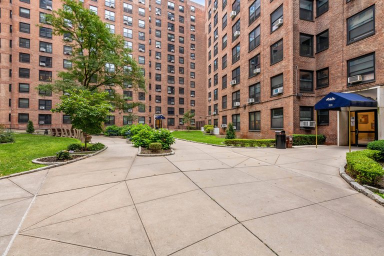 201 Clinton Avenue 7h Clinton Hill Brooklyn NY 11205