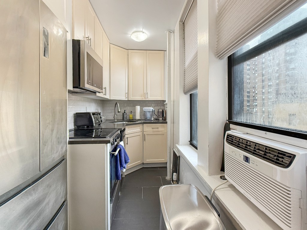 205 West 88th Street 13F Upper West Side New York NY 10024